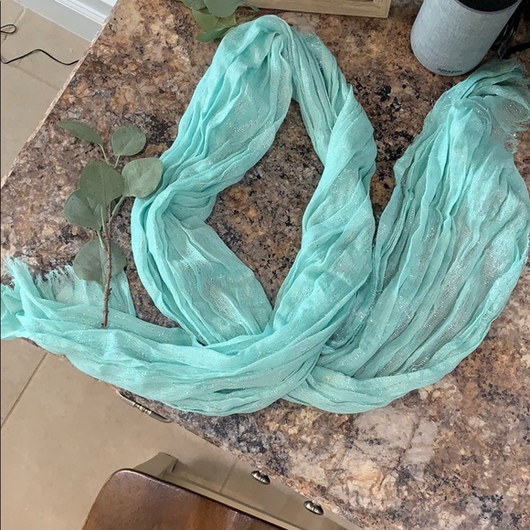 Beautiful sparkly mint scarf 🧣 - Picture 1 of 3